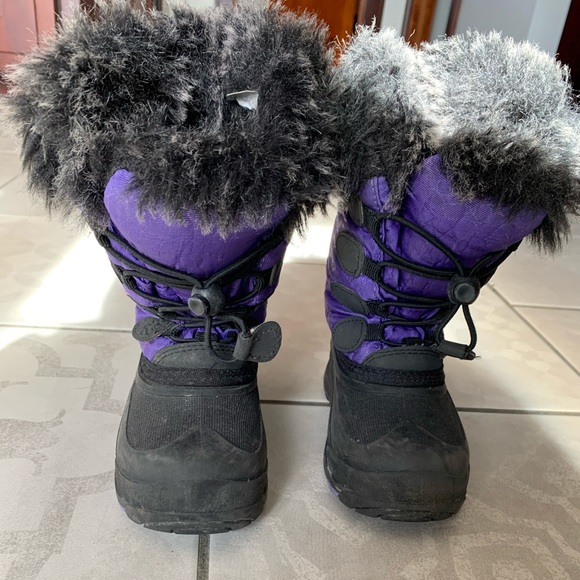 Toddler girls size 9 snowboots - Picture 1 of 3